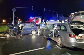 Feuerwehr Moers: FW Moers: Schwerer Verkehrsunfall mit 5 Verletzten