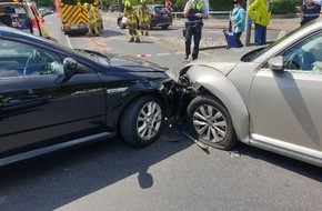 Feuerwehr Ratingen: FW Ratingen: FW. Ratingen: Ratingen Innenstadt, 11.07.2020, 14:07, Europaring Verkehrsunfall, Person eingeklemmt