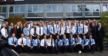 Polizei Paderborn: POL-PB: 48 neue Polizistinnen und Polizisten für die Kreispolizeibehörde Paderborn