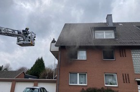 Feuerwehr Dinslaken: FW Dinslaken: Zimmerbrand, Feuerwehr rettet Katze