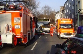 Feuerwehr Essen: FW-E: Kind von Bus angefahren