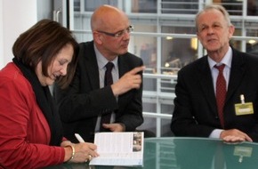 Weisser Ring e.V.: Bundesjustizministerin wird Mitglied im WEISSEN RING / Sabine Leutheusser-Schnarrenberger setzt Zeichen der Solidarität mit den Opfern (mit Bild)