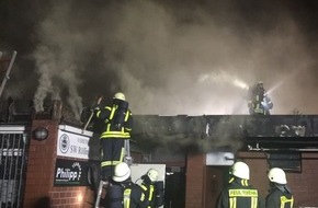 Feuerwehr Recklinghausen: FW-RE: Vereinsheim brennt bei Großbrand nieder - keine Verletzten