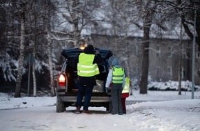 ADAC: ADAC warnt: Warnwesten zum Teil mangelhaft / Reflexion bei zahlreichen Westen völlig unzureichend