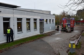Feuerwehr Dortmund: FW-DO: 11.11.2020 - FEUER IN HUSEN Brand in der Bücherei in einer Grundschule