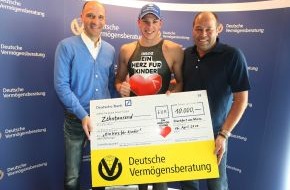 DVAG Deutsche Vermögensberatung AG: Kooperation mit DVAG für guten Zweck: Paul Biedermann stiftet Schwimmanzug zugunsten bedürftiger Kinder (mit Bild)