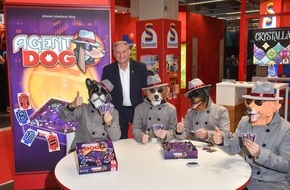 Schmidt Spiele: Hunde spielen Poker? Hunde spielen DOG®! Schmidt Spiele eröffnet die Spielwarenmesse® Nürnberg mit kühnen Agenten und tierischem Gezocke / Zuwachs der beliebten DOG®-Reihe präsentiert