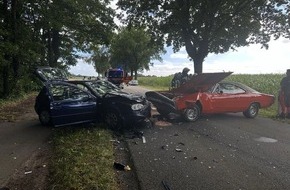 Polizeiinspektion Stade: POL-STD: Unbekannter Autofahrer überholt Fahrzeuge, verursacht Unfall mit hohem Sachschaden und zwei Verletzten und flüchtet - Polizei sucht Zeugen und Verursacher