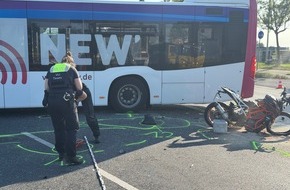 Polizei Mönchengladbach: POL-MG: Gemeinsame Pressemeldung von Polizei und Feuerwehr Mönchengladbach: Unfall auf der Gladbacher Straße: Motorradfahrer (23) tödlich verletzt nach Kollision mit Linienbus