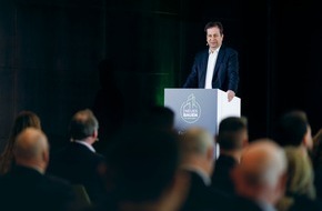 Neues Bauen - 80 Sekunden: Branche fordert Typengenehmigung, digitale Standards und neue F&ouml;rderung f&uuml;r serielles Bauen