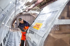 Deutsche Post DHL Group: PM: DHL Express führt GoGreen Plus Option für sein Luftfrachtprodukt ein / PR: DHL Express launches GoGreen Plus option for its air cargo product