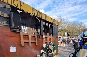 Feuerwehr Bocholt: FW Bocholt: Feuerwehr löscht Entstehungsbrand an Karnevalswagen