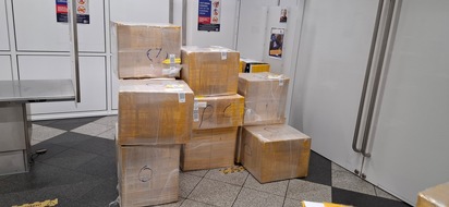 Hauptzollamt München: HZA-M: Rekordmenge an Zigaretten entdeckt 600.000 Stück Zigaretten wollte ein Ehepaar am Zoll vorbei schmuggeln