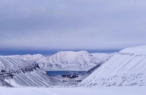 3sat: "Tanz auf dem Eisberg. Das nördlichste Musikfestival der Welt" in 3sat / Wie viel Tourismus verträgt Spitzbergen?