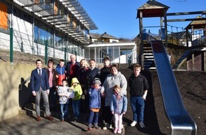 Bundespolizeiinspektion Trier: BPOL-TR: 3.333 Euro für neuen Bus der Astrid-Lindgren Schule - Spenden anlässlich Neujahrskonzert des Bundespolizeiorchesters München in Prüm übergeben -