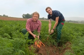 Alnatura Produktions- und Handels GmbH: Bio-Bauern gesucht! Neue Alnatura Bio-Bauern-Initiative: Gemeinsam Boden gut machen / Spende an neues DNR-Projekt "Mehr Agrarökologie!"