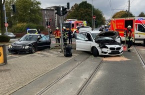 Feuerwehr Mülheim an der Ruhr: FW-MH: Verkehrsunfall Aktienstraße/ Mellinghofer Straße - drei verletzte Personen