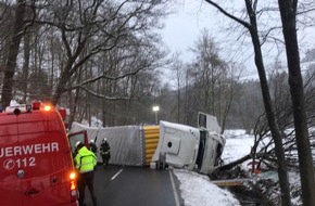 Kreispolizeibehörde Oberbergischer Kreis: POL-GM: 270121-0058: L 97 nach LKW-Unfall bis auf weiteres gesperrt