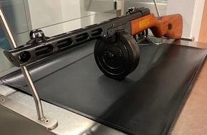 Hauptzollamt Düsseldorf: HZA-D: Maschinenpistole als Gastgeschenk vom Düsseldorfer Zoll sichergestellt