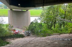 Feuerwehr Beverungen: FW Beverungen: Feuerwehr Beverungen rettet Geocacher in Gefährlicher Situation