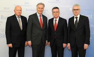 Bundeskriminalamt: BKA: Bundesinnenminister Dr. Thomas de Maizière informiert sich im Bundeskriminalamt über aktuelle Herausforderungen der Kriminalitätsbekämpfung