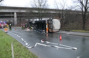 Feuerwehr Dortmund: FW-DO: Gefahrgut-Transporter kippt auf die Seite / Dorstfelder Allee für mehrere Stunden gesperrt