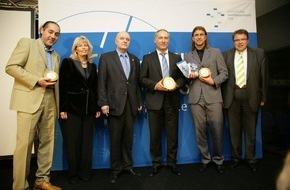 Christlicher Medienverbund KEP e.V.: Christlicher Medienverbund KEP verleiht Medienpreis "Goldener Kompass"