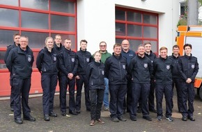 Feuerwehr VG Asbach: FW VG Asbach: 11 neue Feuerwehrleute starten in die Grundausbildung