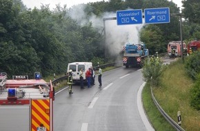 Feuerwehr Mönchengladbach: FW-MG: Brand eines 40 Tonnen Autokrans