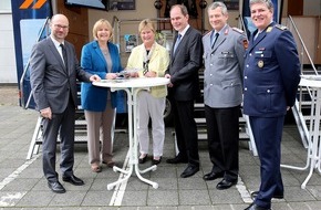 PIZ Personal: Ministerpräsidentin Hannelore Kraft zu Besuch im Karrierecenter Düsseldorf 
Einblick in das moderne Recruiting des Arbeitgebers Bundeswehr