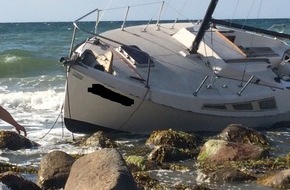 Landeswasserschutzpolizeiamt Mecklenburg-Vorpommern: LWSPA M-V: Segelyacht vor der halbinsel Wustrow gestrandet