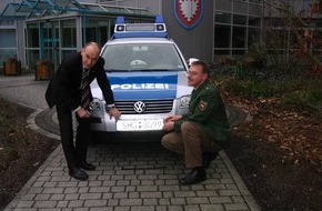 Polizeiinspektion Nienburg / Schaumburg: POL-STH: (ber) Letzter Schaumburger Funkstreifenwagen mit SHG-Kennzeichen versehen !