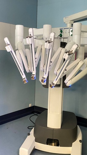 Neuheit in den Asklepios Harzkliniken, einzigartig in der Harz-Region: Medizin-High-Tech aus den USA: Da Vinci-Roboter unterstützt bei Operationen