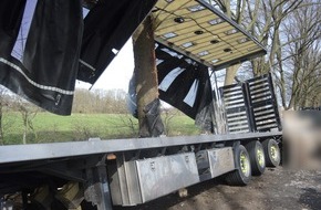 Polizeiinspektion Rotenburg: POL-ROW: ++ Nachtrag zum verunfallten Tiertransporter ++ Fotos in der digitalen Pressemappe ++