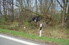 Polizeiinspektion Nienburg / Schaumburg: POL-STH: Schwerer Verkehrsunfall auf der Umgehungsstraße