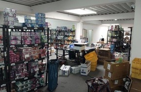 Zollfahndungsamt Hamburg: ZOLL-HH: Zoll stellt etwa 150.000 St&uuml;ck illegale Vapes in mehreren Hamburger Lagerhallen sicher. Der Steuerschaden bel&auml;uft sich auf rund 1,2 Millionen Euro