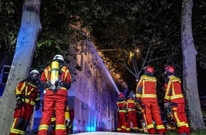 Feuerwehr Düren: FW Düren: Ausgedehnter Dachstuhlbrand