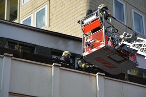 FW-MH: Feuer auf dem Balkon eines Wohn- und Geschäftshauses in der Mülheimer Innenstadt.