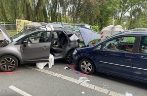 Feuerwehr Dortmund: FW-DO: Verkehrsunfall // Kinder zum Glück nur leicht verletzt