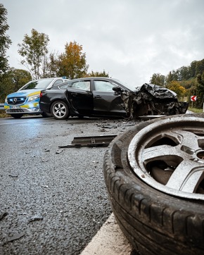 FW-DT: Verkehrsunfall auf der Hornschen Straße - Glück im Unglück für zwei Fahrer