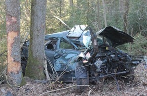 Kreispolizeibehörde Olpe: POL-OE: 19-Jähriger bei Verkehrsunfall verletzt