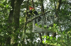 Feuerwehr Iserlohn: FW-MK: Wetterbedingte Einsätze - Straßensperrung