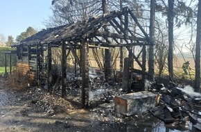 Freiwillige Feuerwehr Bedburg-Hau: FW-KLE: Brand eines Kleingebäudes an einer Senioreneinrichtung