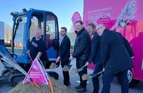Deutsche Telekom AG: Glasfaser für Oberhausen: Spatenstich für neues Ausbaugebiet in Sterkrade