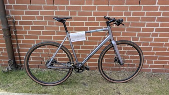 Polizeiinspektion Stade: POL-STD: Polizei Buxtehude stellt fast neues Fahrrad sicher und sucht rechtmäßigen Eigentümer