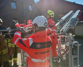 FW-OLL: Ausbildungstag der Johanniter-Auszubildenden bei der Feuerwehr Großenkneten
