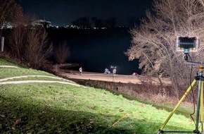 Freiwillige Feuerwehr H&uuml;nxe: FW H&uuml;nxe: &Uuml;ber&ouml;rtliche Hilfe bei Gro&szlig;brand im Krefelder Hafen