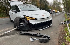 Polizei Hagen: POL-HA: Zeugen nach Verkehrsunfallflucht im Lennetal gesucht - 82-jähriger Autofahrer schwer verletzt