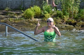 NP-Invest GmbH: Extremschwimmerin kehrt an den Bodensee zurück: Weltrekordhalterin Nathalie Pohl schafft Dreiländerquerung in Rekordzeit (FOTO)