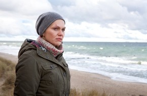ZDF: ZDF-Krimi "Mord in den Dünen"/ "Fernsehfilm der Woche" mit Anna Loos und Karl Markovics (BILD)